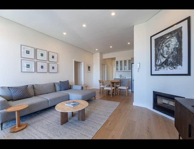 2 BEDROOM APARTMENT TO LET IN SEA POINT